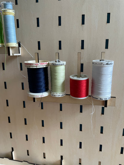 Support de bobines – Pegboard Dilubox – Spécial couture